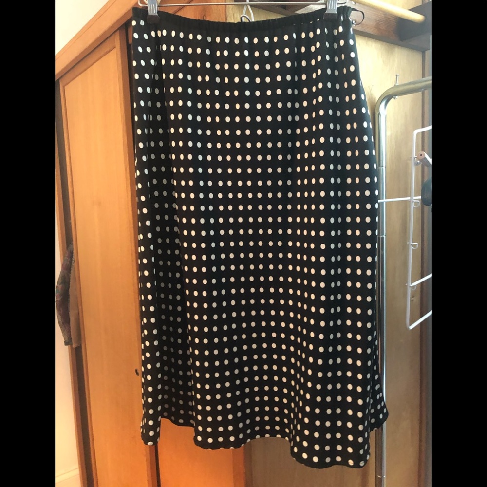 Anne Klein polka dot mid length skirt, size 12